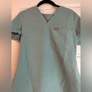 Figs XS Sea Glass Catarina One Pocket Top